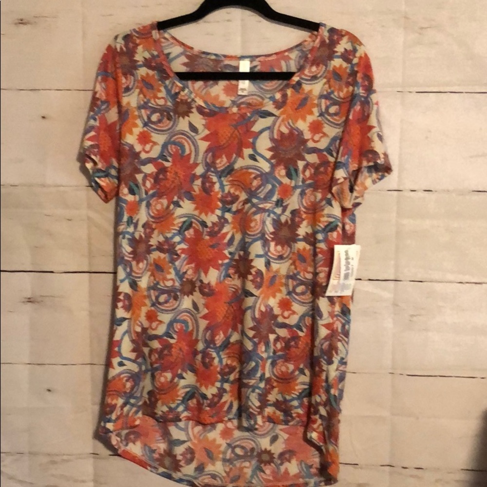 M Lularoe Classic Tee